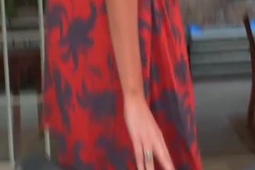 Сама полезла делать тому чуваку минетик