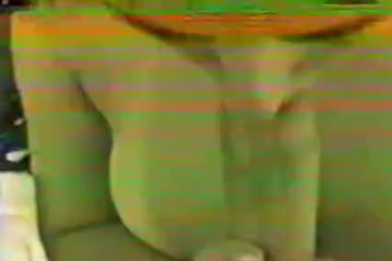 Беатриса отсасывает волосатый хер парнишке