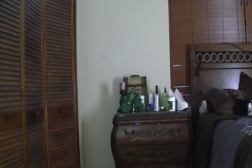 Любит показывать, что у нее есть