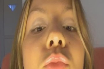 Больше выпендривается, чем что-то показывает