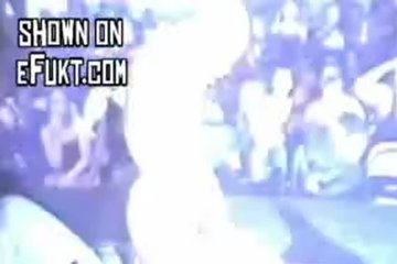 При всех готов настругать тёлке