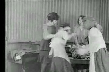 Стоило только спалить этих тёлочек